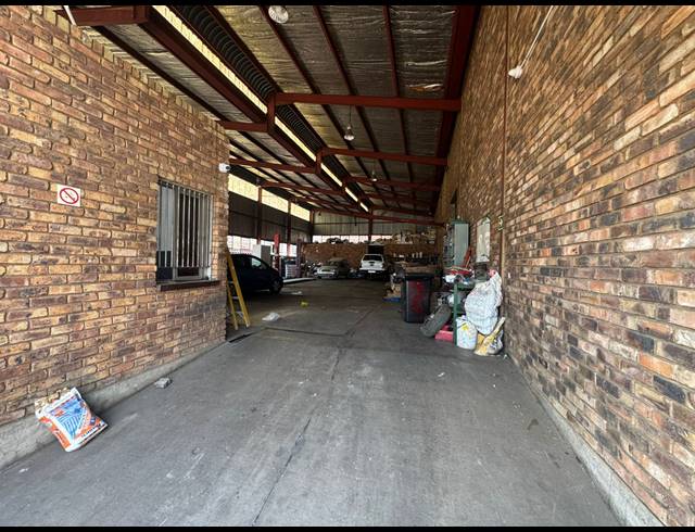 800M² WAREHOUSE TO LET IN PRETORIA WEST